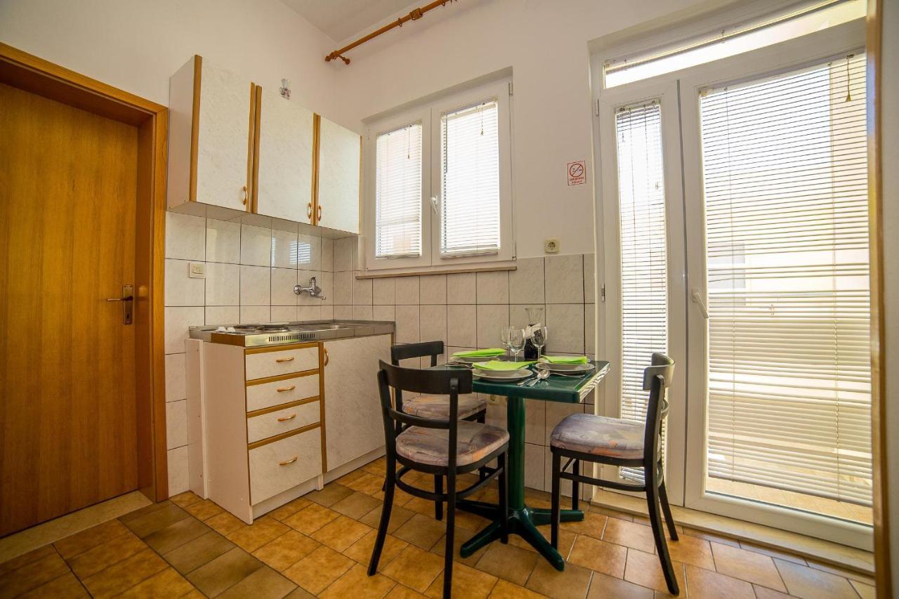 לוקבה Apartments Emil מראה חיצוני תמונה