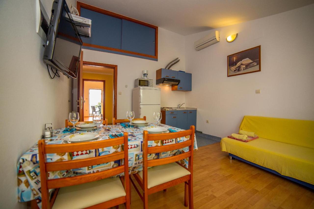 לוקבה Apartments Emil מראה חיצוני תמונה