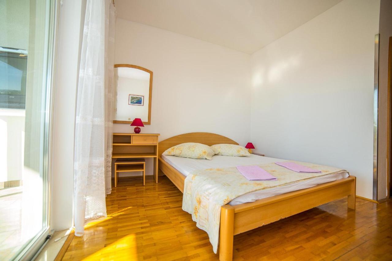 לוקבה Apartments Emil מראה חיצוני תמונה