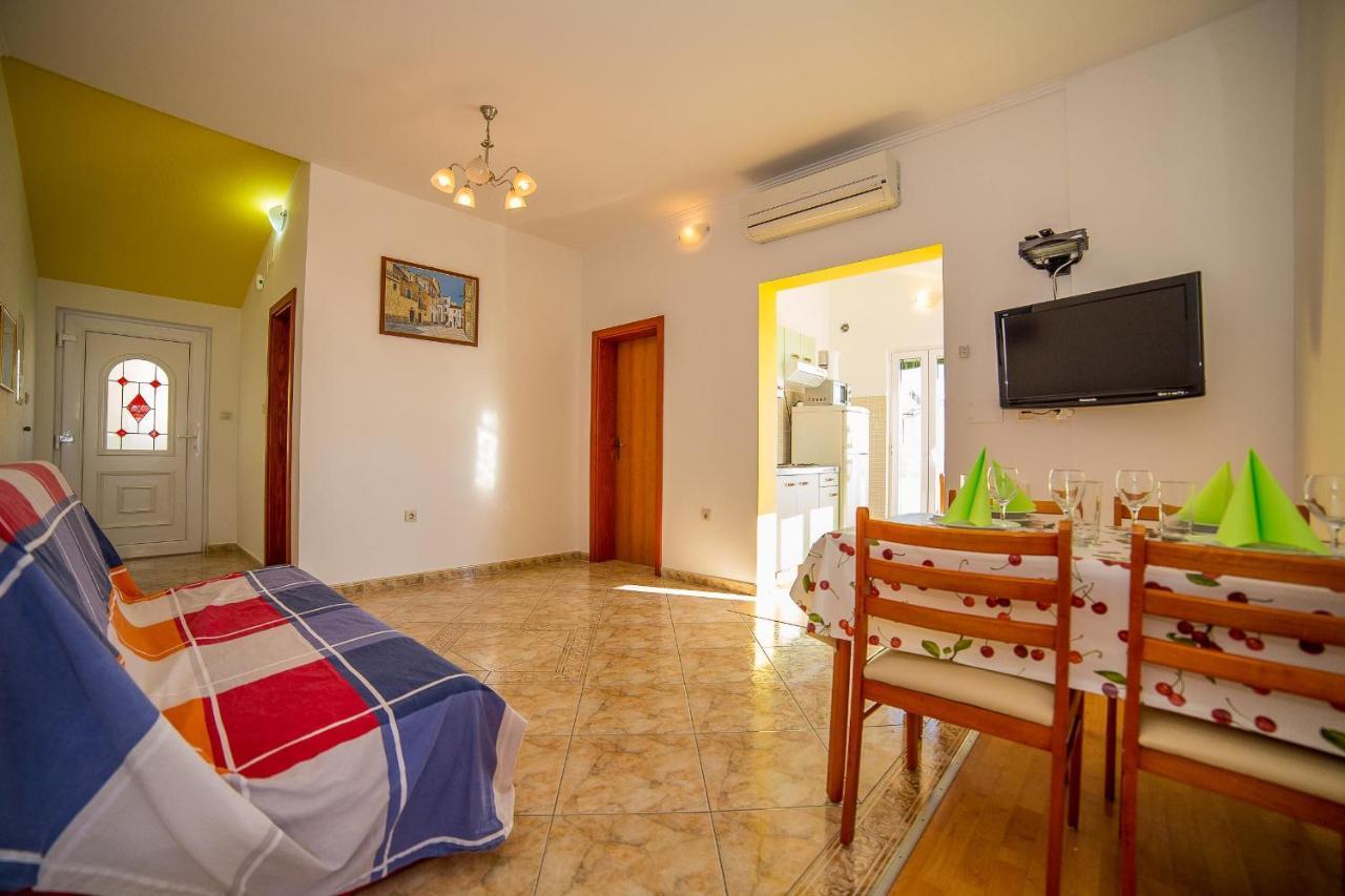 לוקבה Apartments Emil מראה חיצוני תמונה