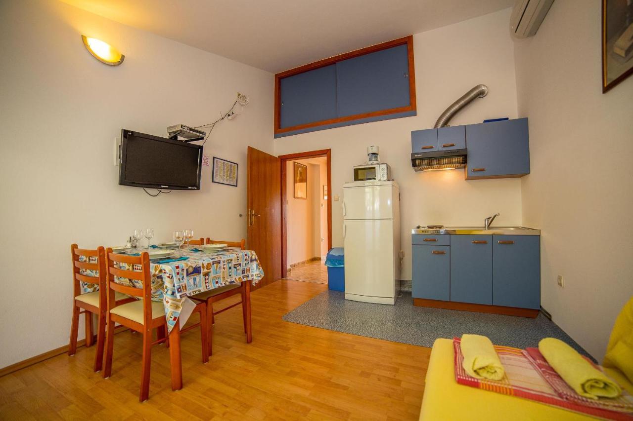 לוקבה Apartments Emil מראה חיצוני תמונה