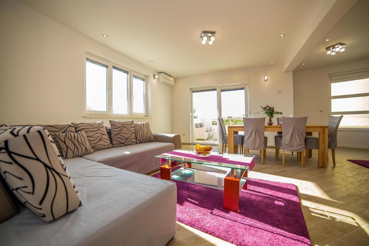 לוקבה Apartments Emil מראה חיצוני תמונה