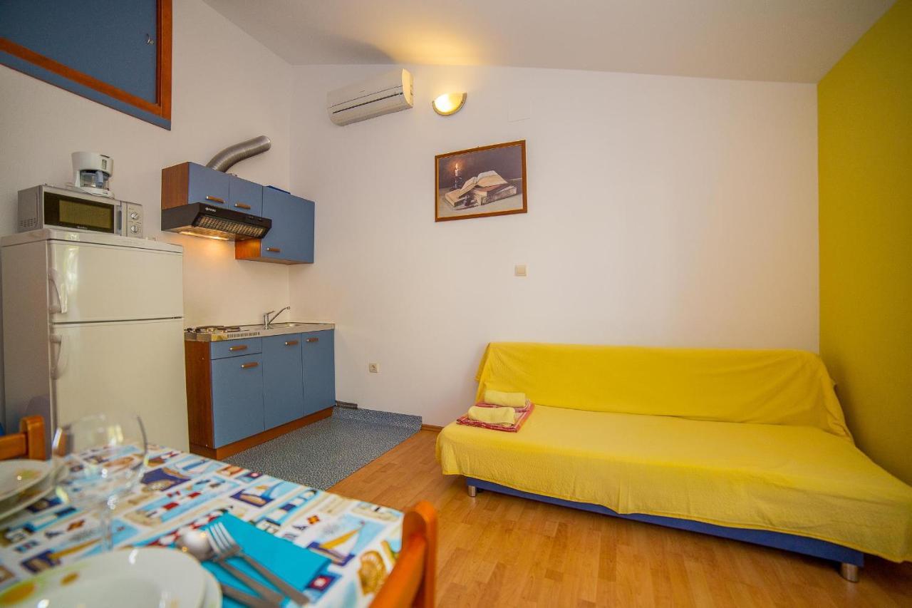 לוקבה Apartments Emil מראה חיצוני תמונה