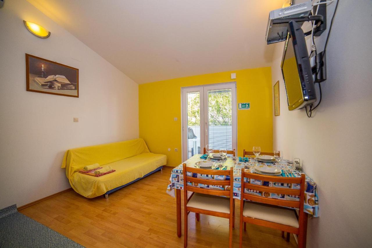 לוקבה Apartments Emil מראה חיצוני תמונה