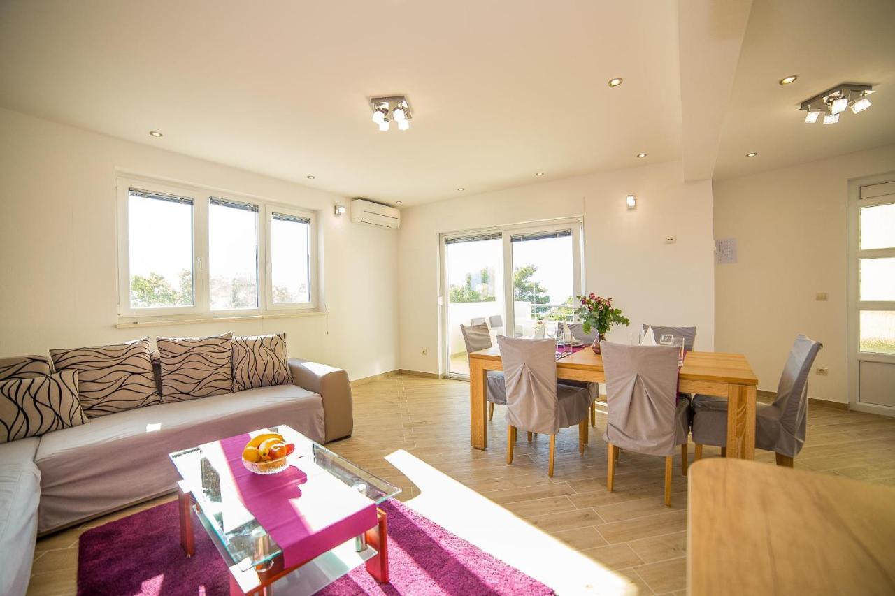 לוקבה Apartments Emil מראה חיצוני תמונה
