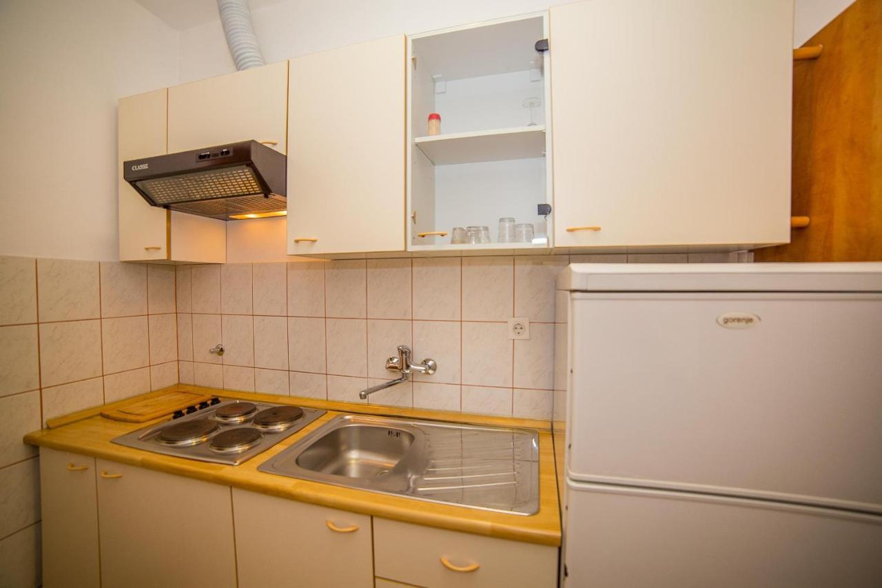 לוקבה Apartments Emil מראה חיצוני תמונה