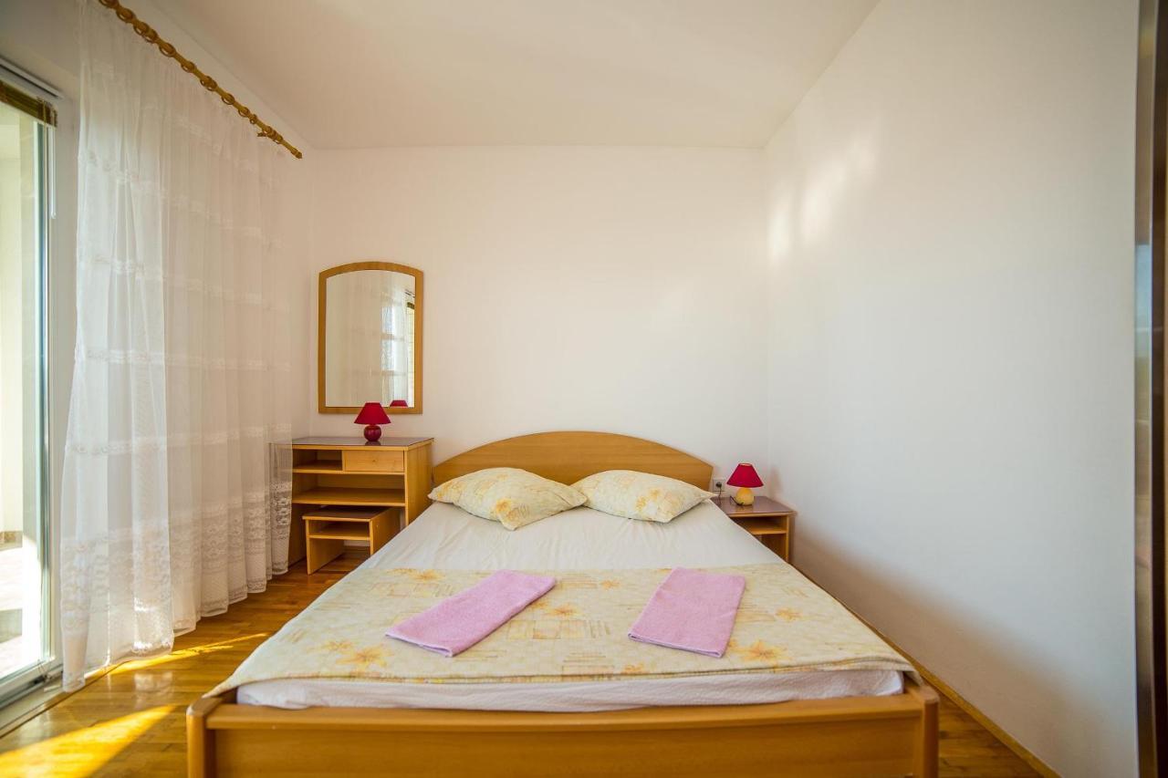 לוקבה Apartments Emil מראה חיצוני תמונה